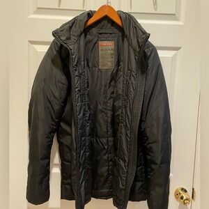 Luxurious black Prada puffer jacket (M-L)